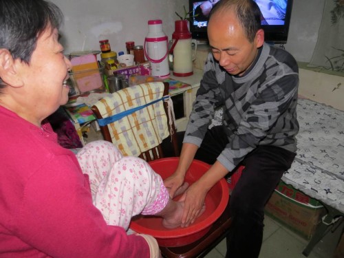 孝老愛(ài)親傳佳話——記電氣分公司員工蔣繼海